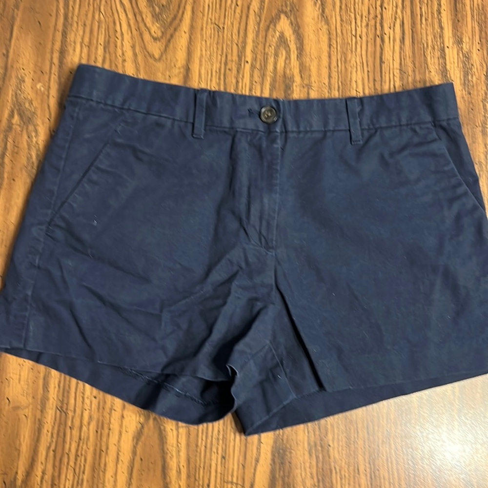 Girls Navy chino style shorts.